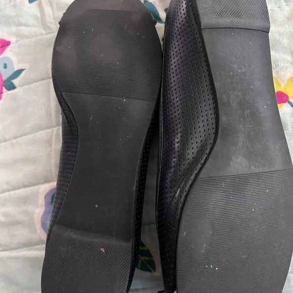 LNWOT Juicy Couture black / gold ballet style flats. - Picture 4 of 4